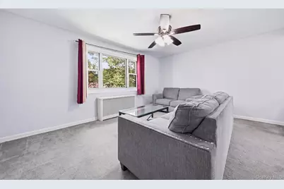 985 Fenwood Drive #3, Valley Stream, NY 11580 - Photo 3