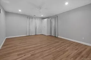 571 Park Ave, West Hempstead, NY 11552 - Photo 17