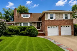 288 Brower Ave, Rockville Centre, NY 11570 - Photo 3