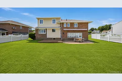 4 Balsam Drive, Hicksville, NY 11801 - Photo 3