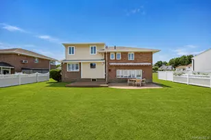 4 Balsam Dr, Hicksville, NY 11801 - Photo 3