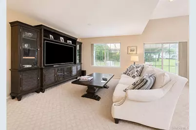 333 Prairie Court, Manorville, NY 11949 - Photo 9