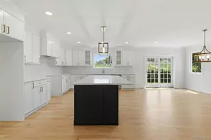 38 Surrey Rd, New Hyde Park, NY 11040 - Photo 9
