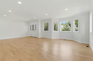 38 Surrey Rd, New Hyde Park, NY 11040 - Photo 5