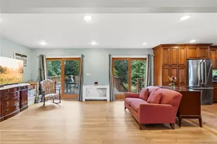 31 Eastwood Dr, North Babylon, NY 11703 - Photo 7