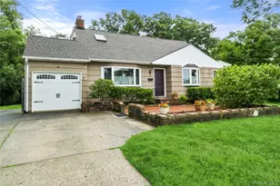 31 Eastwood Dr, North Babylon, NY 11703 - Photo 3