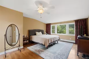 31 Eastwood Dr, North Babylon, NY 11703 - Photo 21