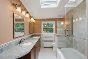 31 Eastwood Dr, North Babylon, NY 11703 - Photo 23