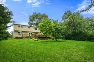 31 Eastwood Dr, North Babylon, NY 11703 - Photo 33