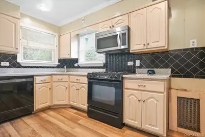 115-09 Parkway Drive, Elmont, NY 11003 - Photo 9