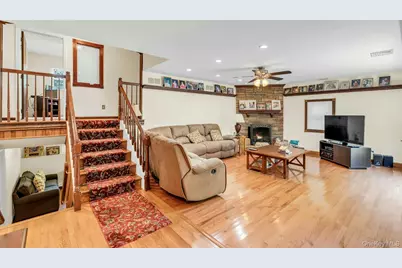 29 Columbine Avenue N, Hampton Bays, NY 11946 - Photo 5