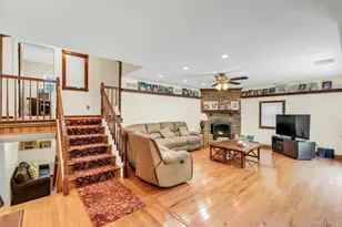 29 Columbine Ave N, Hampton Bays, NY 11946 - Photo 5