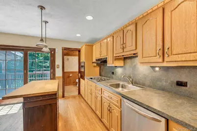 29 Columbine Avenue N, Hampton Bays, NY 11946 - Photo 21