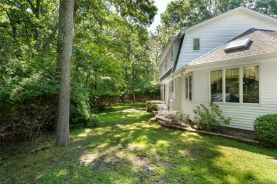 21 Bay Avenue W, Hampton Bays, NY 11946 - Photo 37