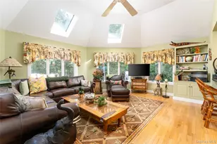 21 Bay Ave W, Hampton Bays, NY 11946 - Photo 19