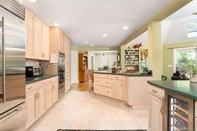 21 Bay Avenue W, Hampton Bays, NY 11946 - Photo 17