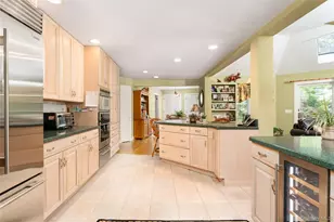 21 Bay Ave W, Hampton Bays, NY 11946 - Photo 17