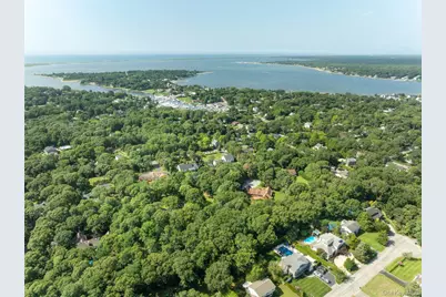 21 Bay Avenue W, Hampton Bays, NY 11946 - Photo 43