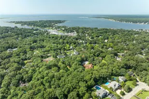 21 Bay Ave W, Hampton Bays, NY 11946 - Photo 43