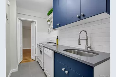 142-05 Roosevelt Avenue #320, Flushing, NY 11354 - Photo 5