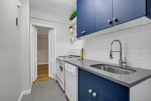 142-05 Roosevelt Ave, Flushing, NY 11354 - Photo 5