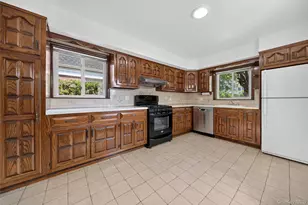 612 Marcellus Rd, Williston Park, NY 11596 - Photo 7
