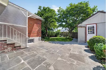 612 Marcellus Road, Williston Park, NY 11596 - Photo 23
