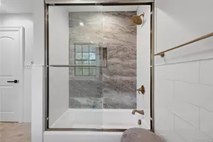 21 Sleepy Ln, Melville, NY 11747 - Photo 9