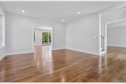 41 Potters Lane, New Rochelle, NY 10805 - Photo 11