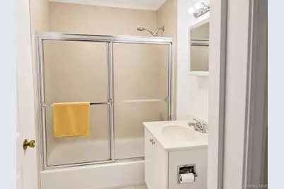 71-08 162 Street #1R, Fresh Meadows, NY 11365 - Photo 7