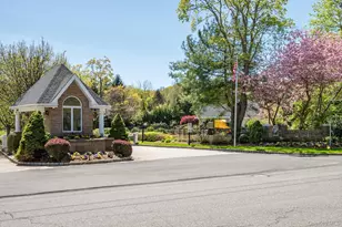 1 Fox Holw Ct, Dix Hills, NY 11746 - Photo 35