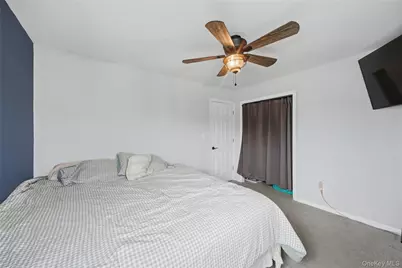 4 Farragut Avenue, Lindenhurst, NY 11757 - Photo 5