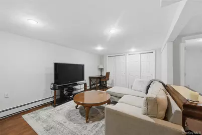 4 Farragut Avenue, Lindenhurst, NY 11757 - Photo 21