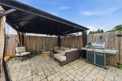 4 Farragut Avenue, Lindenhurst, NY 11757 - Photo 17