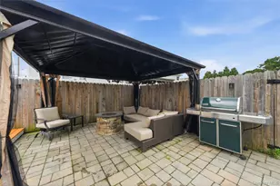 4 Farragut Ave, Lindenhurst, NY 11757 - Photo 17