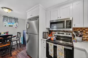 1006 Parr Meadow Dr, Newburgh, NY 12550 - Photo 9