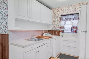 2715 Falcon Ave, Medford, NY 11763 - Photo 3