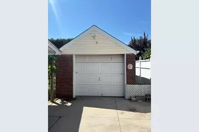 1069 Phoebe Street, Franklin Square, NY 11010 - Photo 15