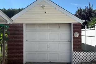 1069 Phoebe St, Franklin Square, NY 11010 - Photo 15