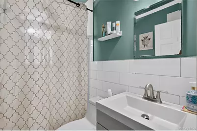 1069 Phoebe Street, Franklin Square, NY 11010 - Photo 11
