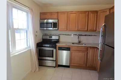 106 Mariners Way, Copiague, NY 11726 - Photo 3