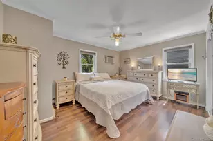 20 Cornwall Ln, Hicksville, NY 11801 - Photo 11