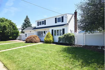 112 Raynor Street, West Babylon, NY 11704 - Photo 3