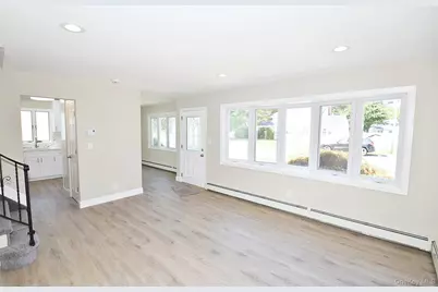 112 Raynor Street, West Babylon, NY 11704 - Photo 5