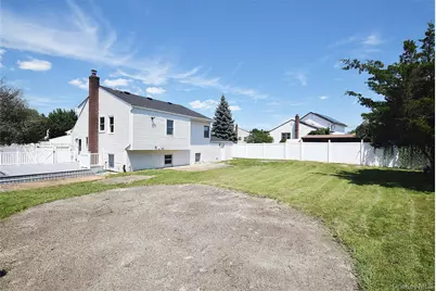 112 Raynor Street, West Babylon, NY 11704 - Photo 27