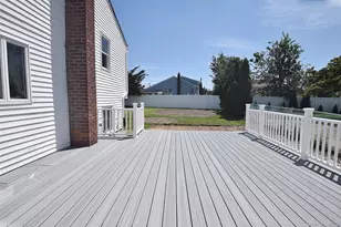 112 Raynor St, West Babylon, NY 11704 - Photo 25