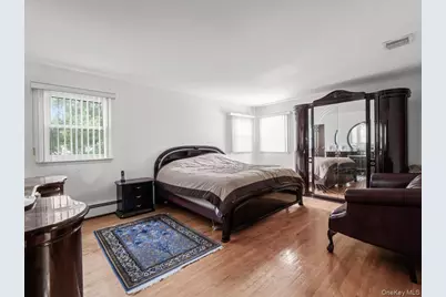 17 Cambridge Road, Great Neck, NY 11023 - Photo 17