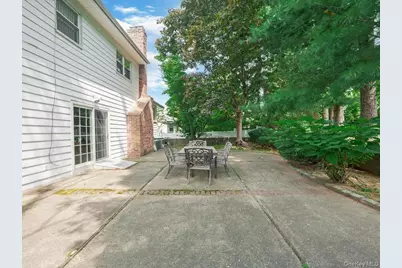 17 Cambridge Road, Great Neck, NY 11023 - Photo 25