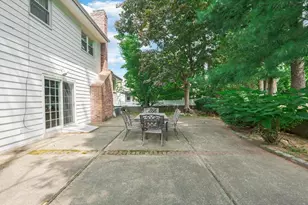 17 Cambridge Rd, Great Neck, NY 11023 - Photo 25