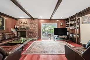 17 Cambridge Rd, Great Neck, NY 11023 - Photo 11